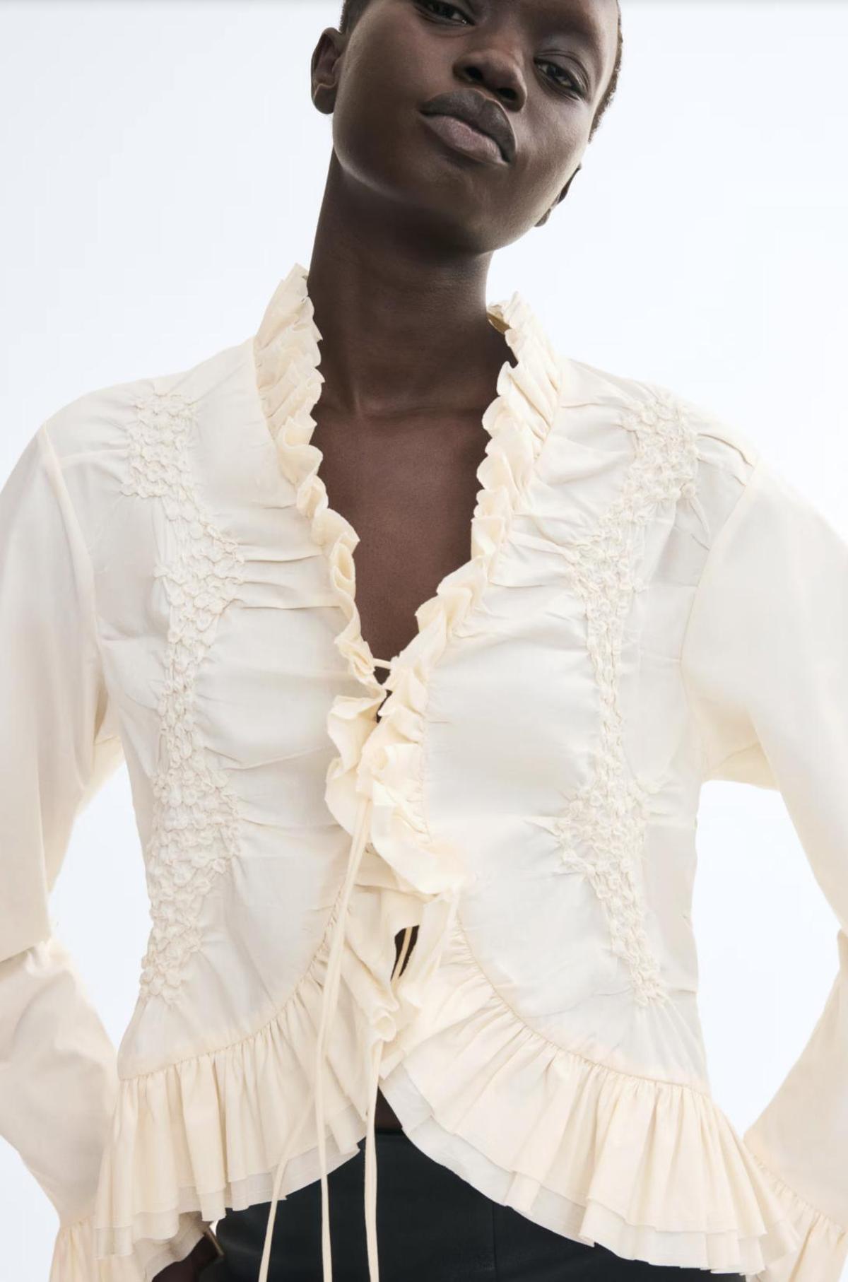 Blouse écru à volants