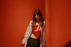 Du bureau au réseautage : c'est ainsi que nous capturons les tendances de l'automne avec Mayka Merino