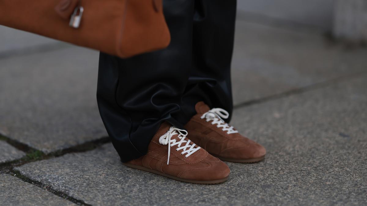 5 zapatillas marrones de mujer de Skechers que te solucionarán tus looks de entretiempo: elegantes, cómodas y perfectas para el otoño 2026