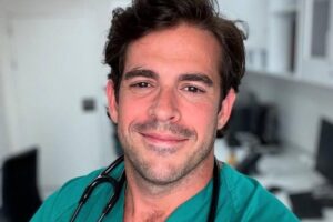 Aurelio Rojas, cardiologue : « Les pires fruits à consommer le soir sont les bananes, les raisins, la mangue ou l'ananas. Ils peuvent fragmenter votre repos, donc quand vous vous levez, même si vous avez bien dormi, vous vous sentez épuisé. Votre cœur, à la longue, en souffre »