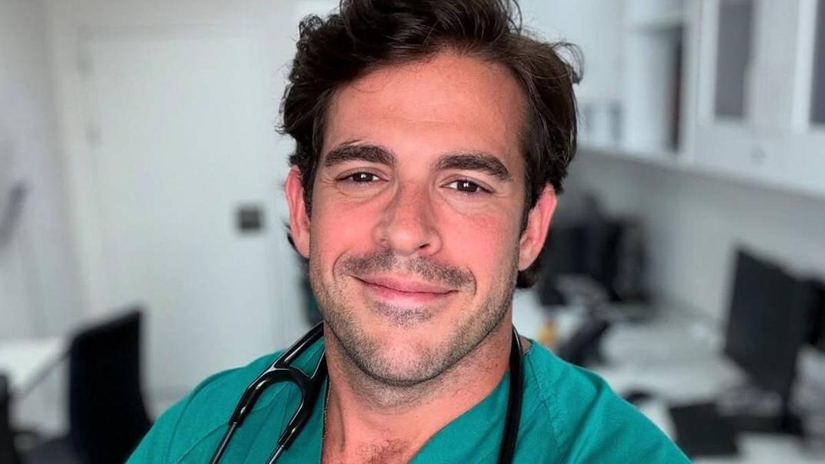 Aurelio Rojas, cardiólogo: "Las peores frutas para consumir por la noche son el plátano, las uvas, el mango o la piña. Pueden fragmentar el descanso, por eso, cuando te levantas, a pesar de dormir bien, te sientes agotado. Tu corazón, a la larga, lo sufre"