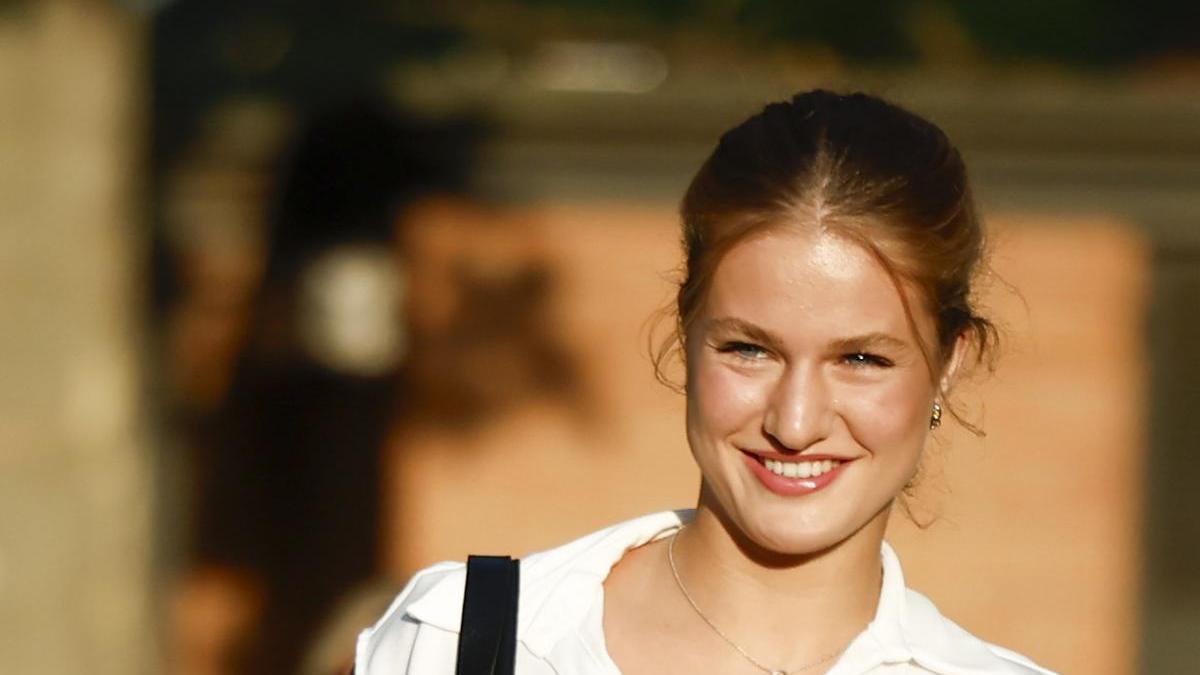 Este es el pantalón vaquero de Stradivarius que eligió la princesa Leonor en su primer día de Universidad: está disponible en 13 colores y cuesta menos de 30 euros