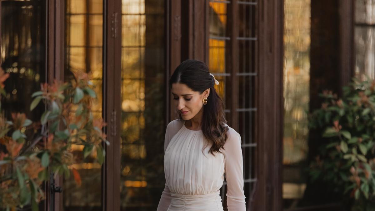 Look de invitada de la influencer Sandra Majada