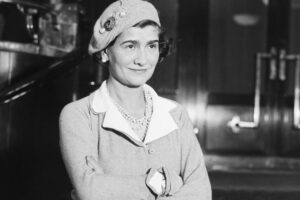 Coco Chanel a porté pour la première fois la veste tendance automne 2026 qui stylise le plus la silhouette et permet de s'habiller avec élégance à la mi-saison