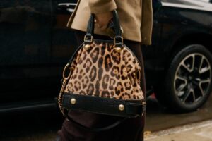 Déniché chez Bimba et Lola les cabas parfaits pour les looks de bureau d'automne : élégants, tendances et très soldés