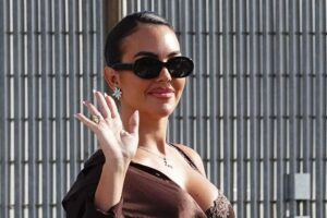 Georgina Rodríguez est déjà à Venise avec un look révolutionnaire : un soutien-gorge marron chocolat pour 40 euros et un sac d'une valeur de plus d'un demi-million d'euros