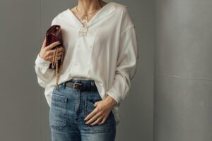 Ils balayent Zara et Mango : les chemises et chemisiers tendances automne-hiver 2026/27 qui se combinent le mieux avec des jeans et des pantalons habillés