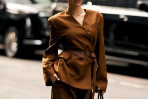 Ils ont l'air luxueux, mais ils sont de chez Mango : 5 blazers tendances automne-hiver 2026 qui respirent l'élégance et rehausseront vos looks avec un jean à la mi-saison