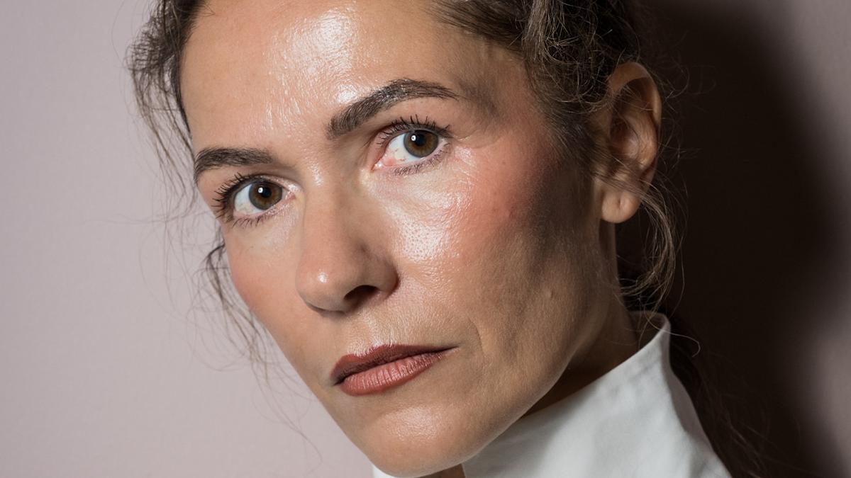 El truco de maquillaje para pieles maduras: No utilizar corrector