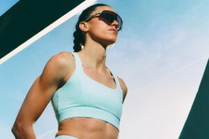 La marque espagnole qui a débuté dans le yoga et veut désormais habiller aussi le running, le paddle-tennis et la vie quotidienne