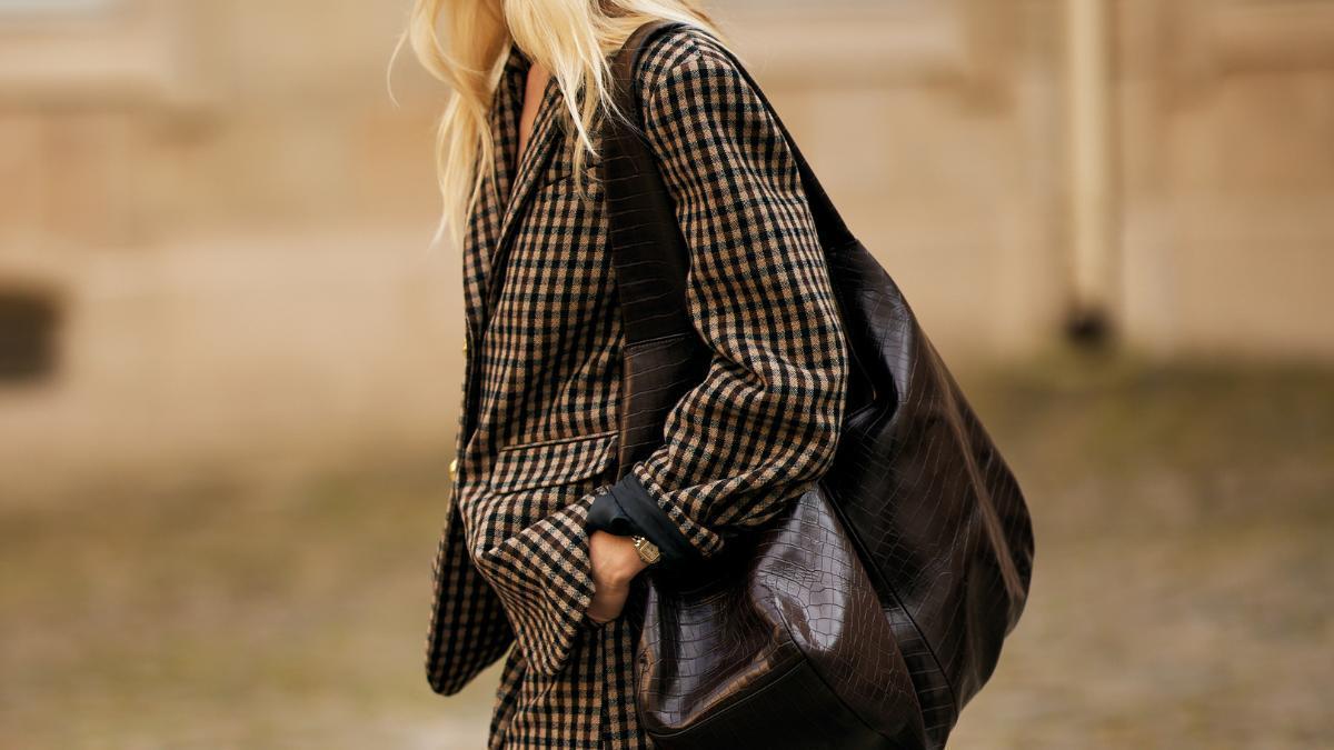Llega a Oysho la chaqueta de cuadros que arrasará entre las expertas en moda este otoño 2026: elegante, impermeable e ideal para looks de entretiempo