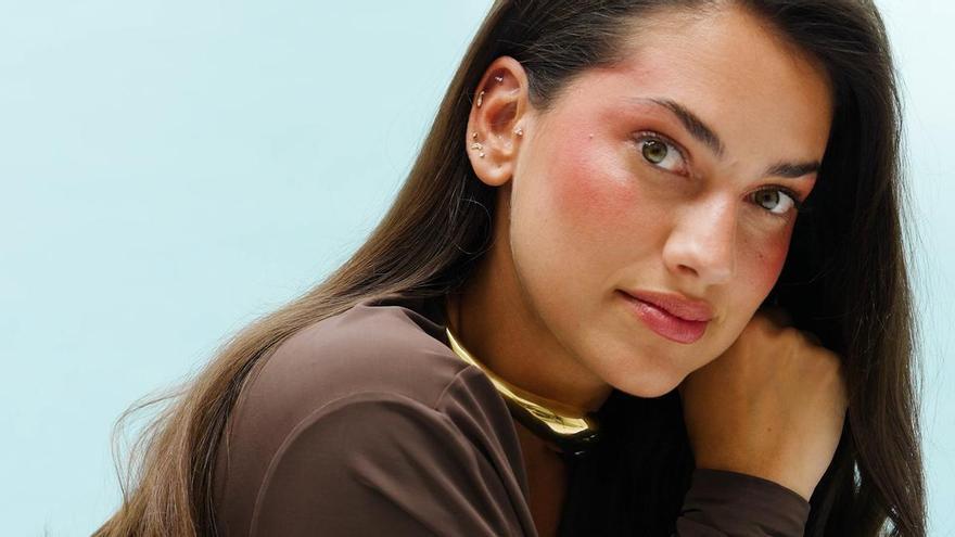 La modelo Lorena Durán nos enseña su faceta más pura