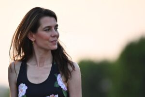 Le parfum floral utilisé par Carlota Casiraghi s'inspire de sa grand-mère, Grace Kelly, et constitue un incontournable des femmes les plus élégantes.