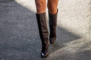 Lefties surpasse Zara après avoir lancé les 5 bottes très tendances de l'automne 2026 que l'on ne voudra pas arrêter de porter avec des robes courtes en pleine saison