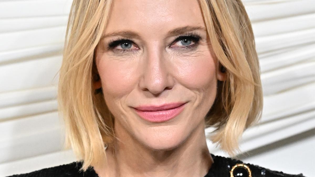 ¿Eyeliner negro a partir de los 50? La respuesta es sí