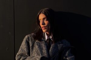 Les premières bottines en cuir de la saison débarquent chez Mango : avec des petits talons et parfaites pour ajouter du style aux looks quotidiens