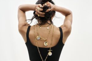 Les ventes montent en flèche chez Pandora pour les pendentifs charms les plus originaux de l'automne : des bijoux réversibles et personnalisables pour rehausser un look
