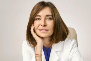 María Segurado, dermatologue : « La crème Nivea en flacon bleu est recommandée pour améliorer certaines rides fines, comme celles du contour des yeux. Comme elle est si intense dans les soins de la peau, elle peut s'améliorer avec une utilisation continue. »