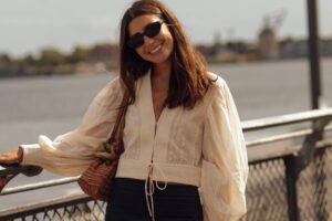 Mon amie la plus classique a déniché pour 15€, 17€ et 19€ chez Lefties les blouses romantiques les plus élégantes à associer avec un jean et à porter au bureau