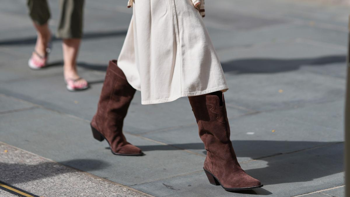 Olvídate de las zapatillas: 5 botas cowboy de las novedades de Lefties que llevarás sin parar con vestidos y vaqueros este otoño