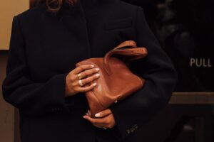 Parfois vend ce lundi (14/09) les sacs marron de style luxe les plus élégants de l'automne: à partir de 35 €