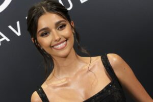 Queue de cheval ondulée et lèvres marquées : le look d'Inés García pour soutenir Lamine Yamal qui est une pure inspiration pour vos événements d'automne