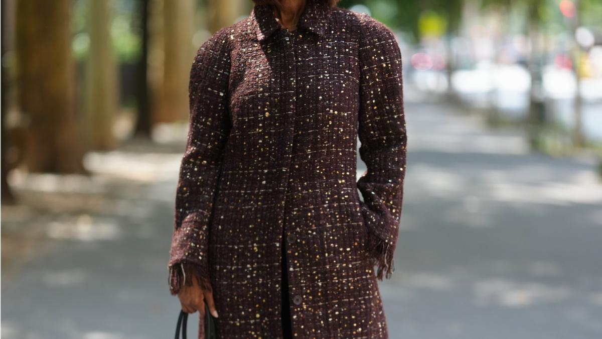 Sfera se inspira en Chanel y vende el abrigo largo de tweed de estilo lujo silencioso más elegante para el otoño-invierno 2026
