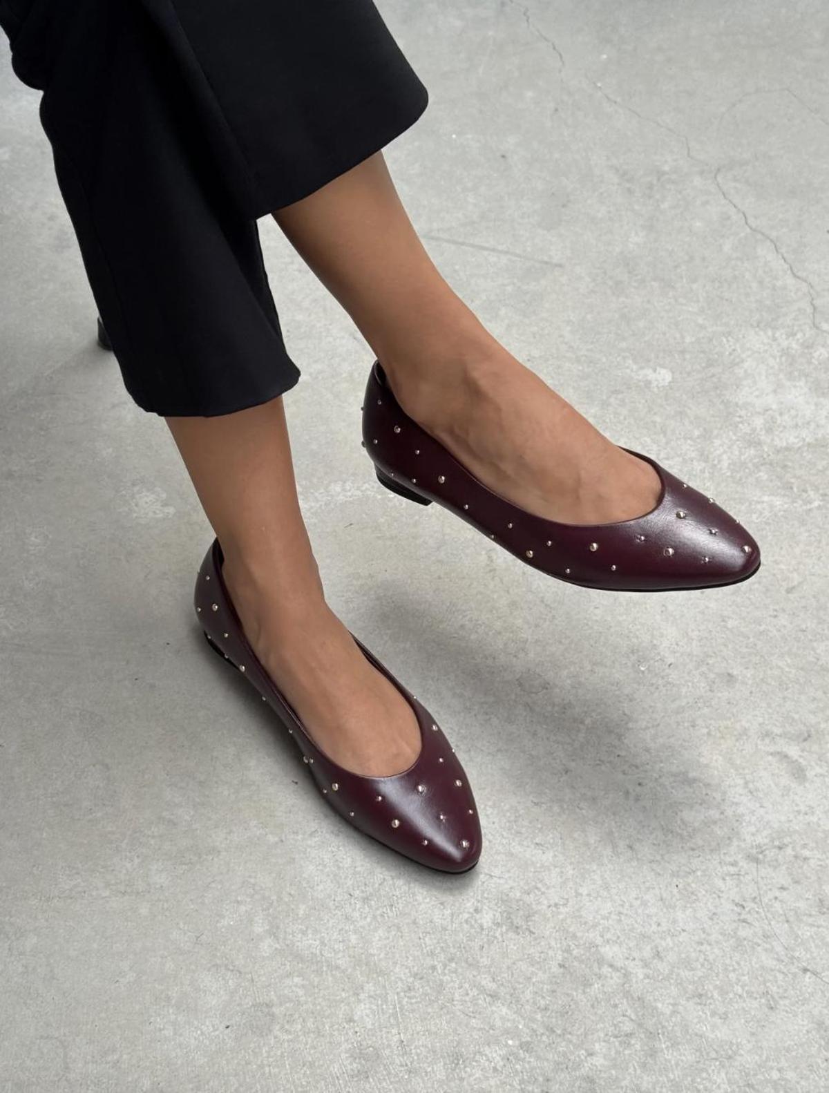 Ballerines en cuir cloutées
