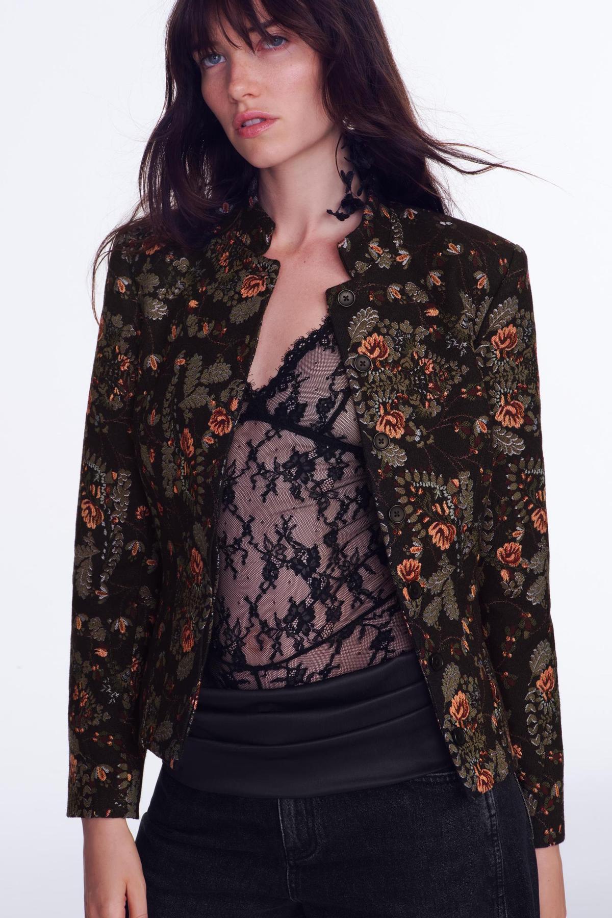 Veste brodée de fleurs