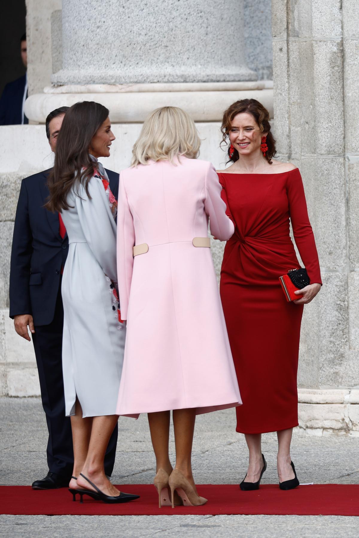 Isabel Díaz Ayuso avec la reine Letizia et Brigitte Macron au Palais Royal