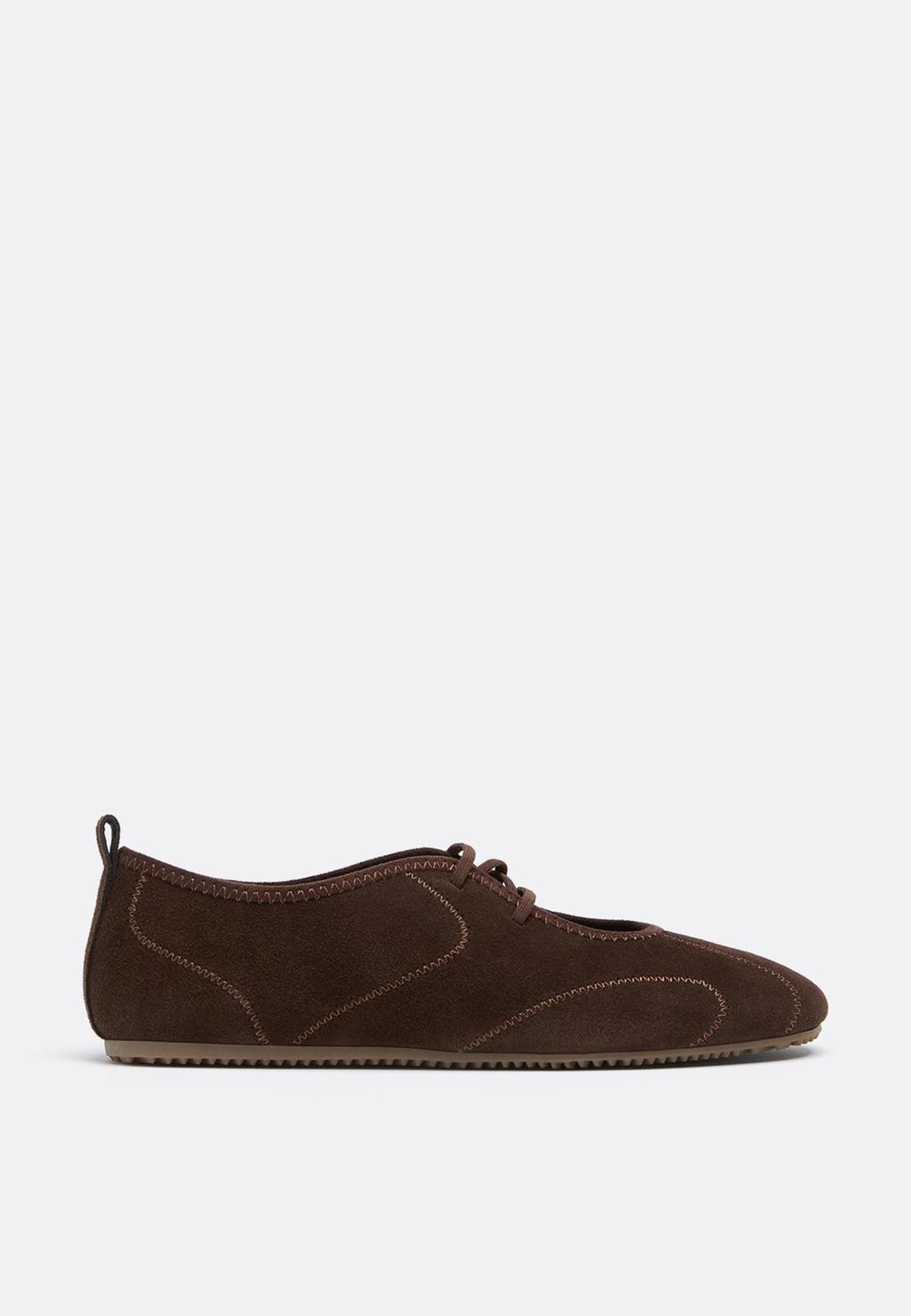 baskets en daim marron foncé