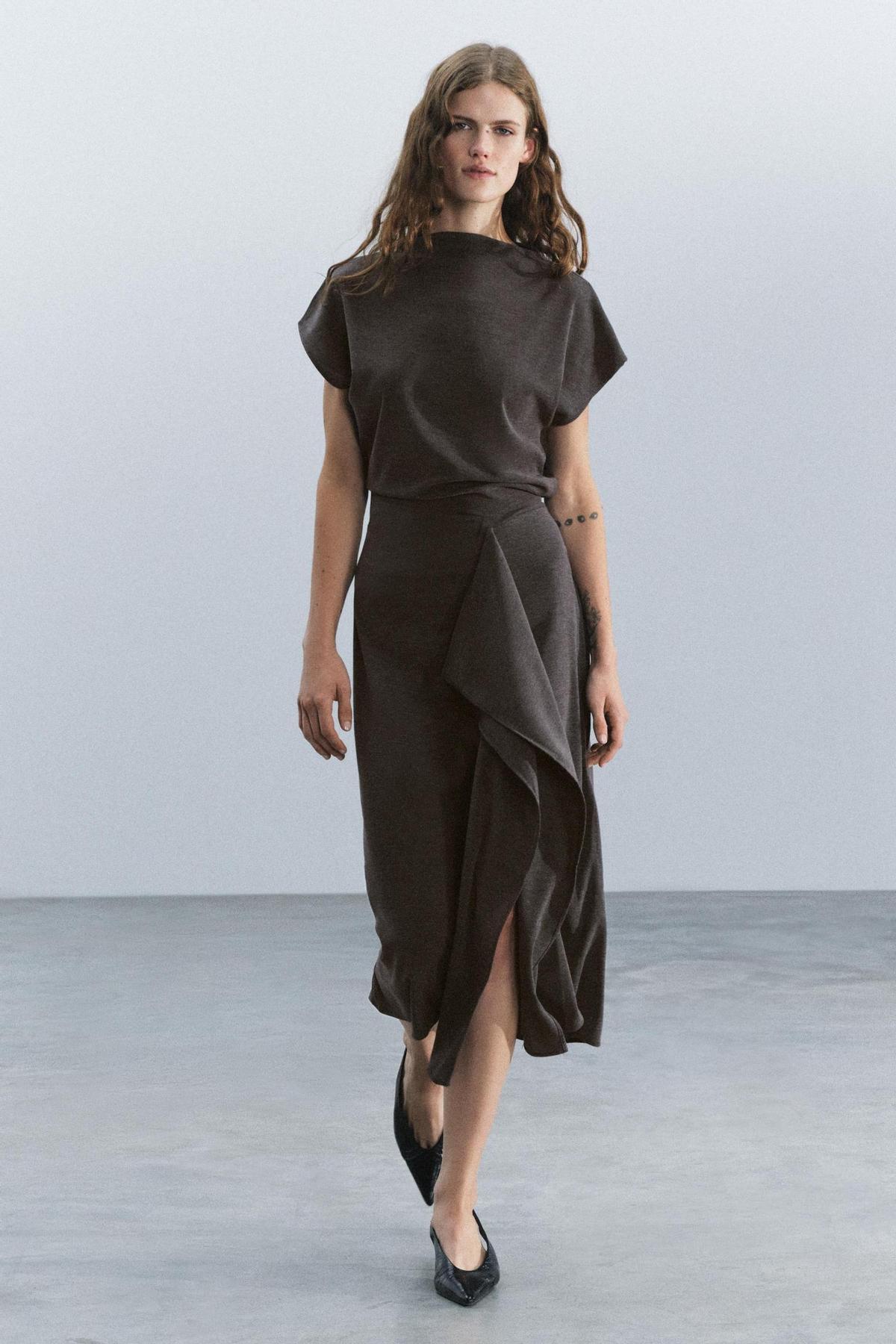 Robe midi fluide à volant