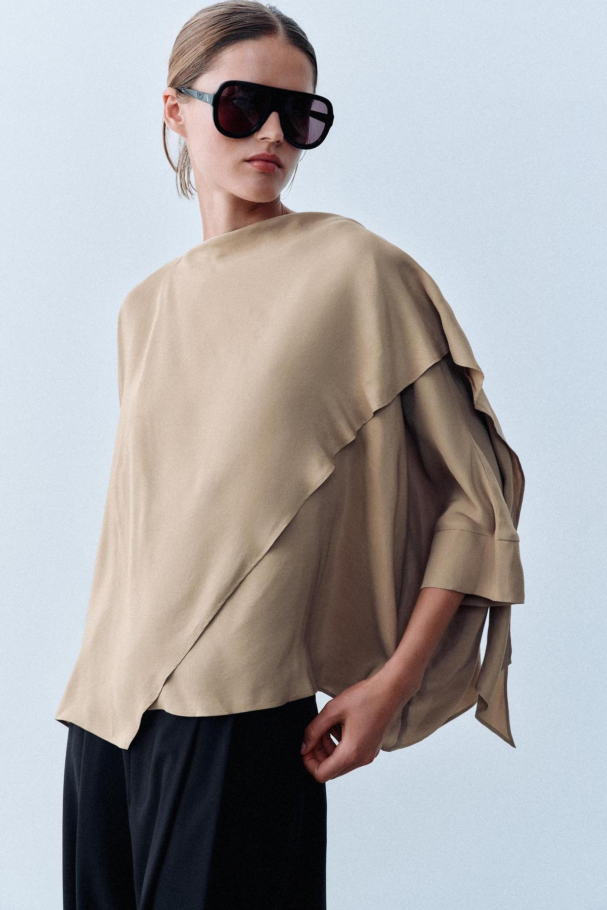 Blouse fluide type cape
