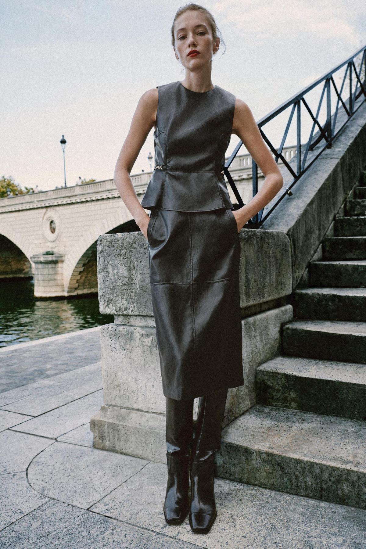 Ensemble haut en cuir et jupe midi