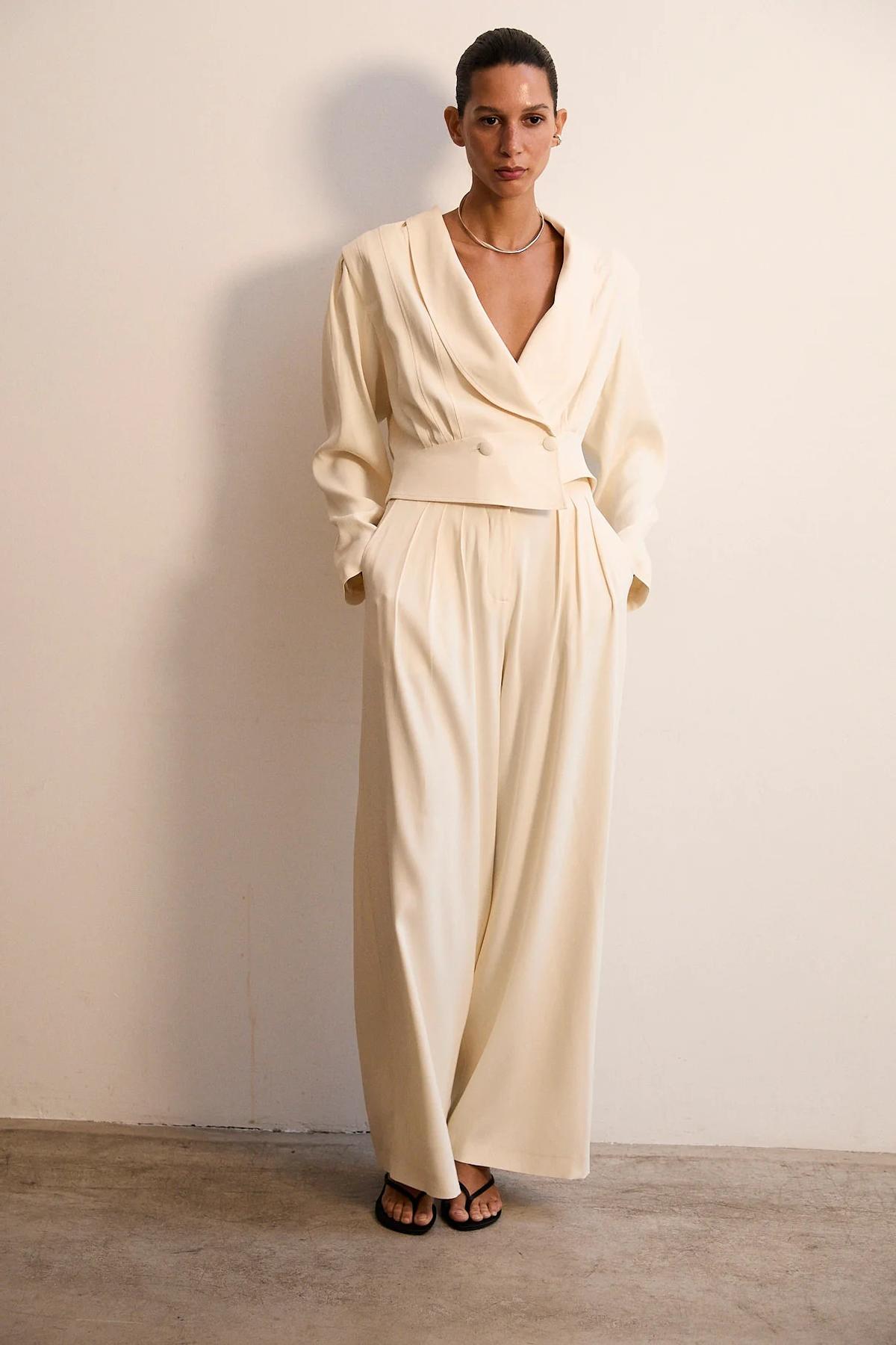 Ensemble invité avec pantalon