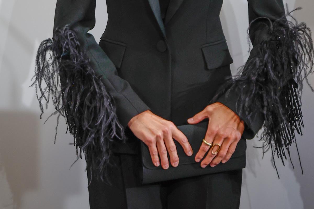 Le costume à plumes Pertegaz porté par la reine Letizia