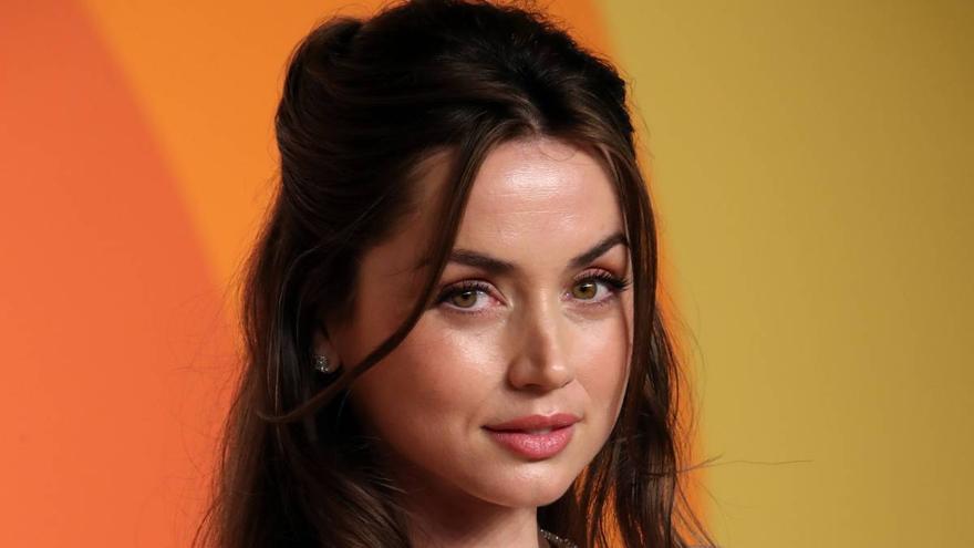 Ana de Armas éblouit avec un look plein de volants lors de l'afterparty des Oscars
