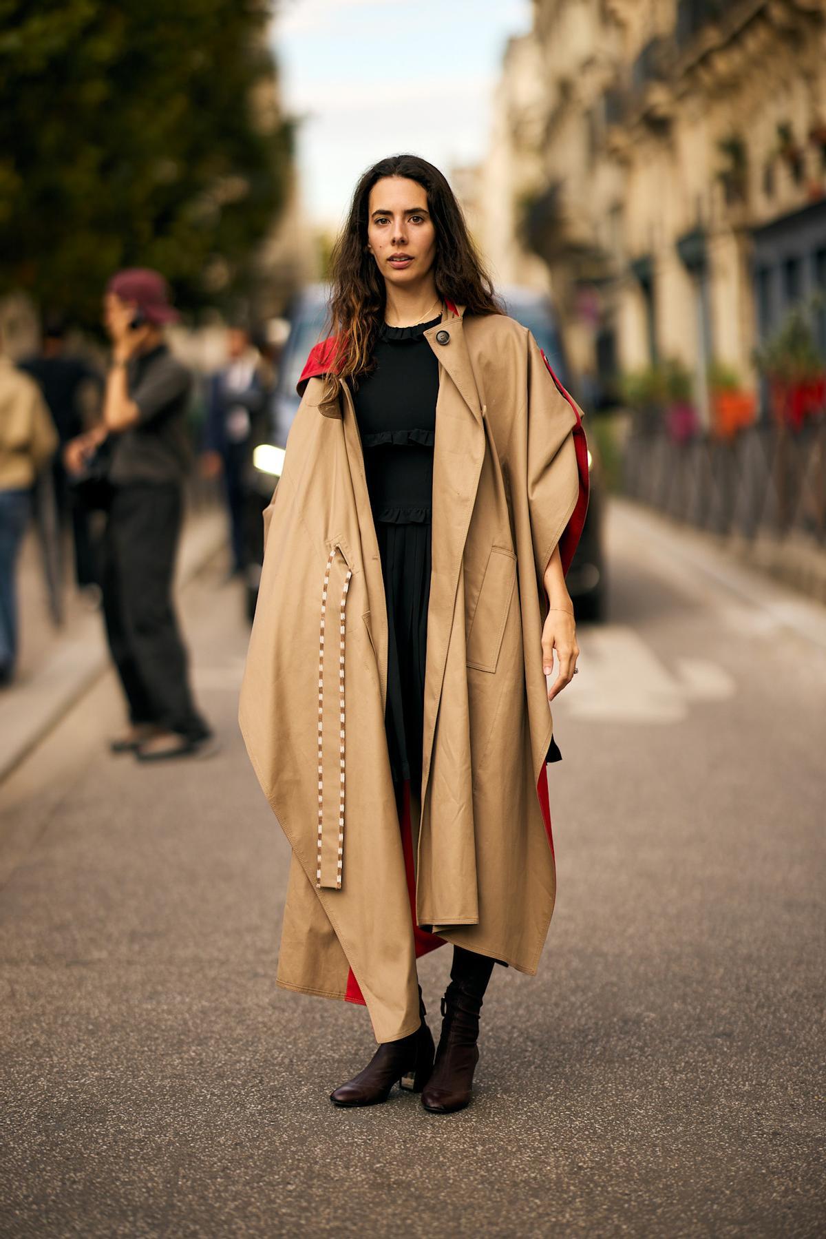 Look street style parisien avec des bottes hautes jet