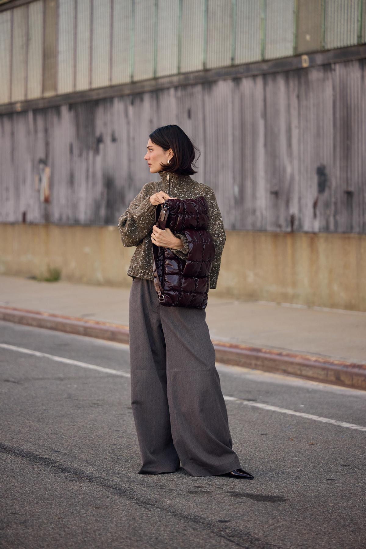 Look street style londonien avec des bottines noires