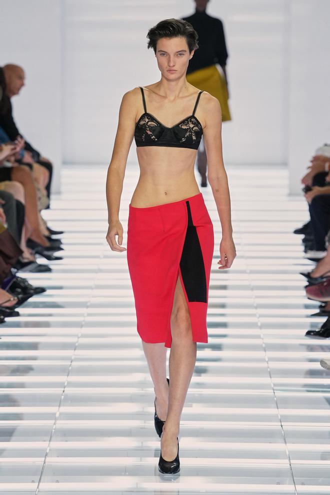 La soirée jupe Prada : c'est le défilé à Milan qui a fait de ce vêtement le protagoniste absolu