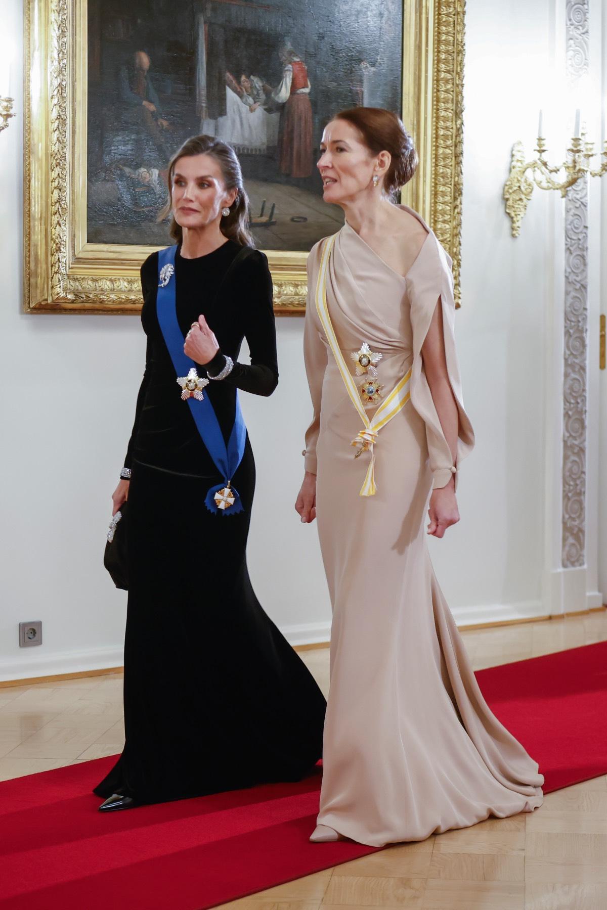 La reine Letizia au dîner de gala à Helsinki