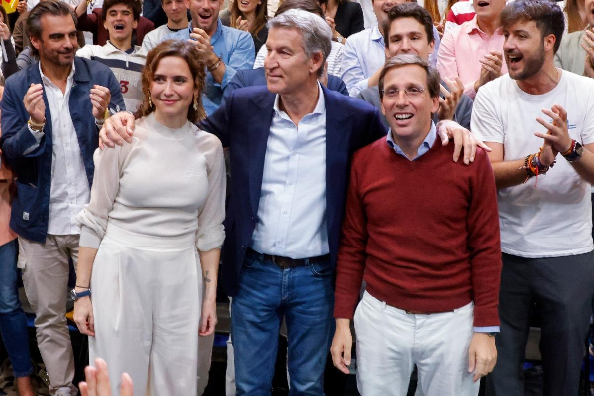 La tenue d'Isabel Díaz Ayuso pour la pré-campagne