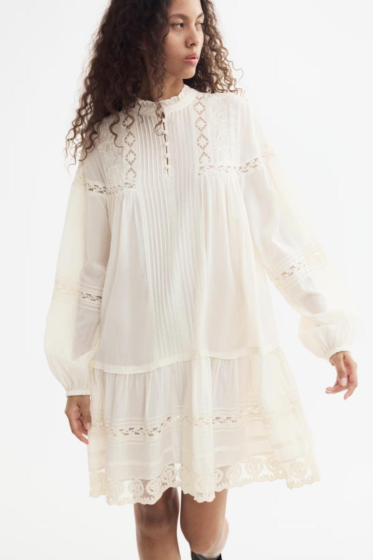 Robe courte en dentelle blanche