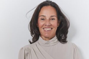 Mª Ángeles de Broto, cosmétologue : « La crème Nivea dans le flacon bleu aide à atténuer l'apparence des petites rides autour des lèvres, mais ce n'est pas un traitement spécifique pour les rides des codes-barres, comme la Vaseline »