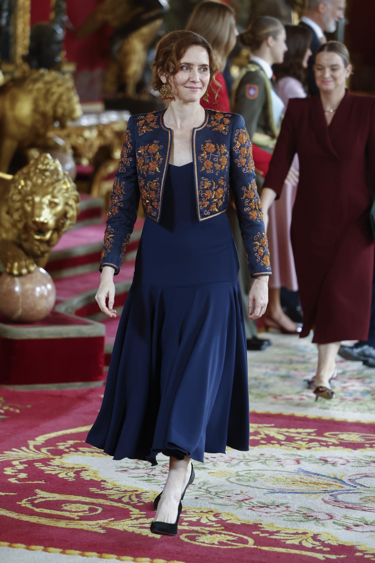 Isabel Díaz Ayuso, vêtue d'une robe Rocío Osorno lors du baiser de main de la Journée du patrimoine hispanique 2026