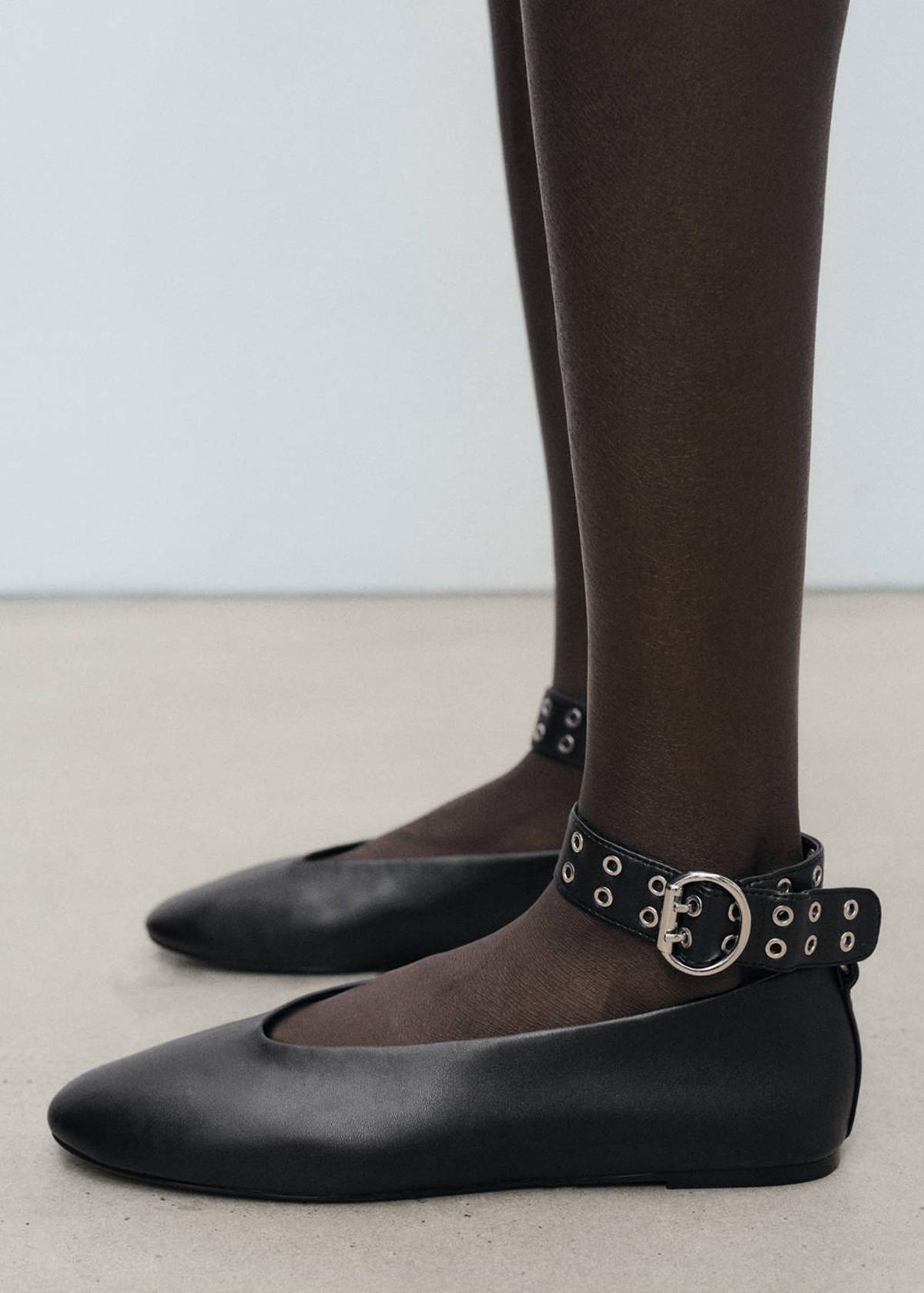 Ballerines effet cuir avec bracelet à la cheville