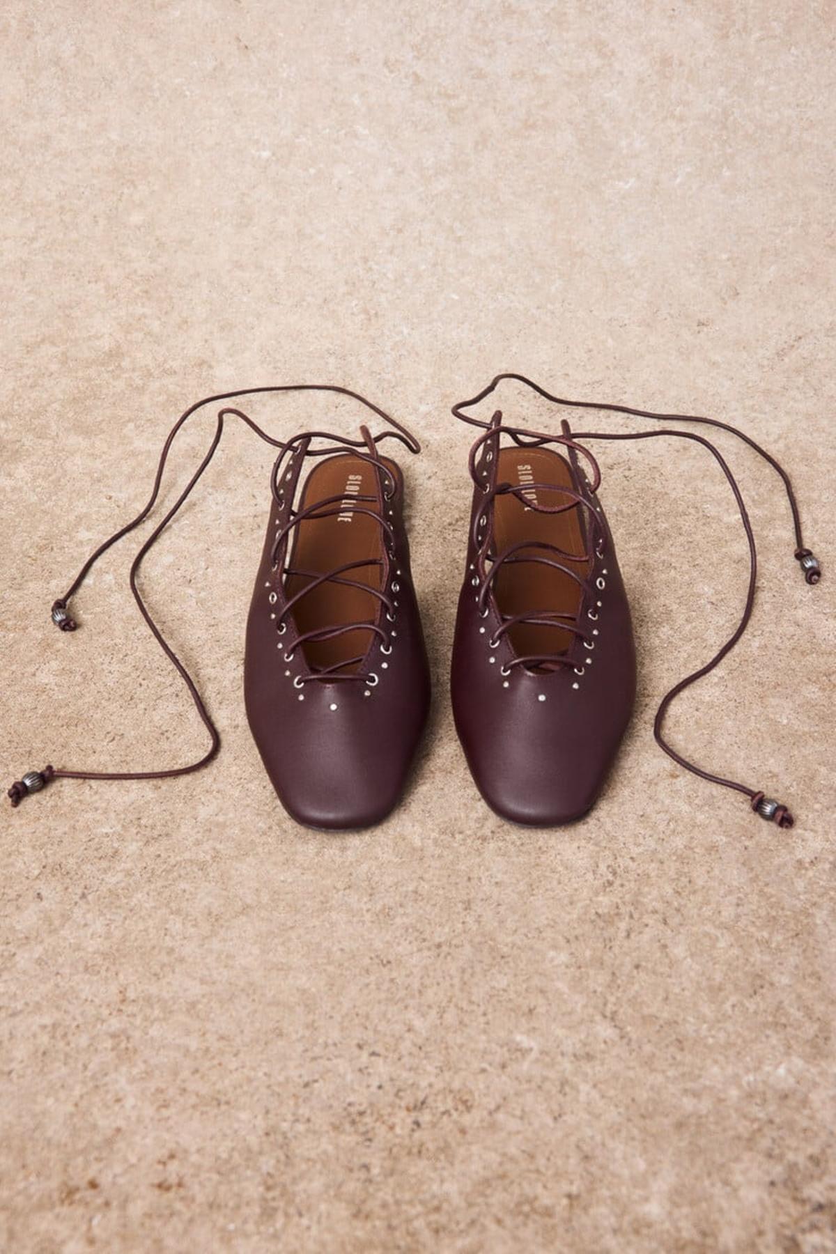 Ballerines à brides en cuir bordeaux