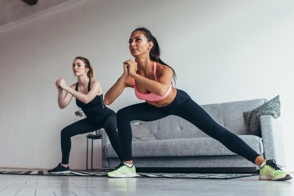 Comment faire le squat latéral