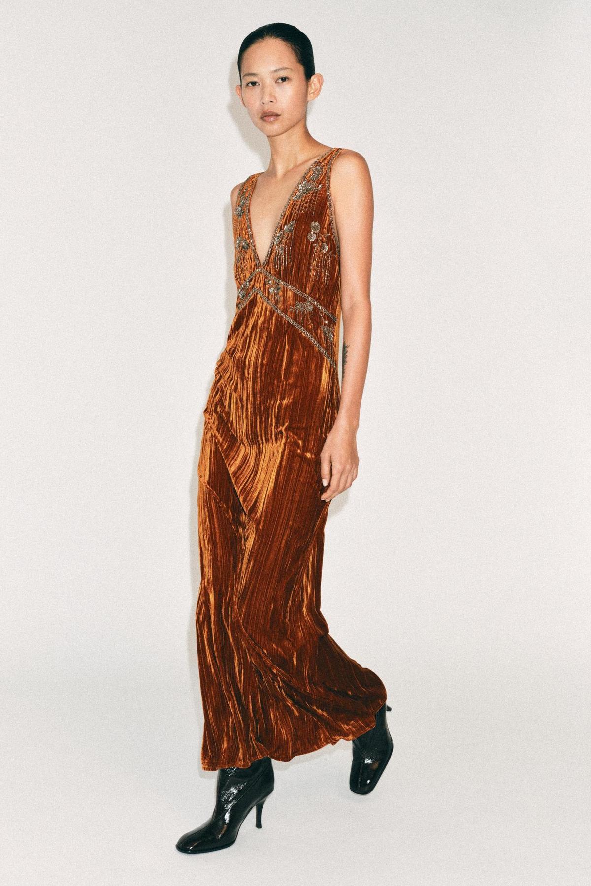 Robe en velours avec perles