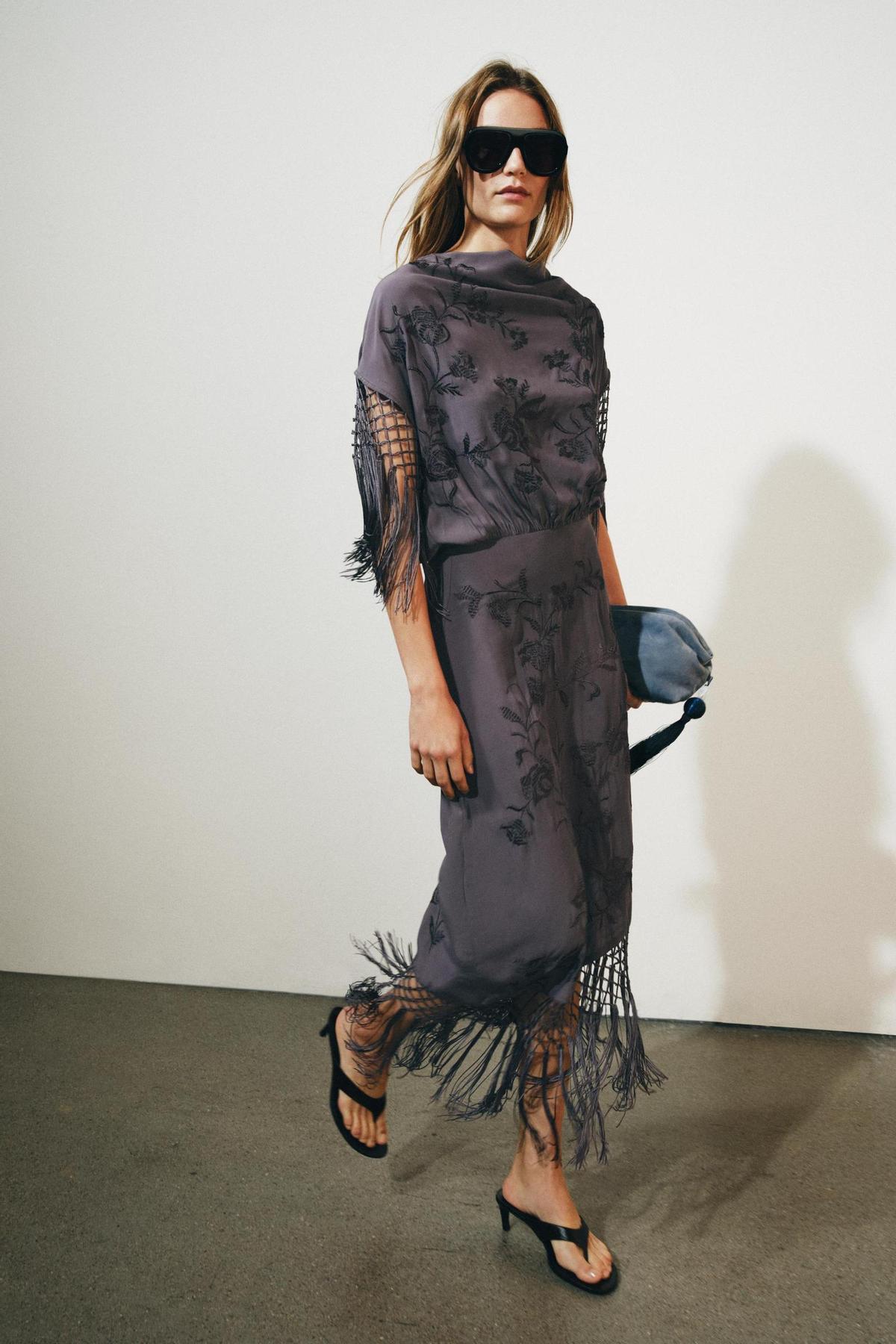 Robe brodée à franges